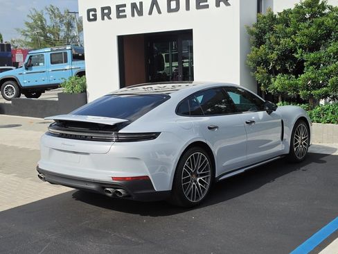 Used 2024 Porsche Panamera w/ Premium Package RWD image 4