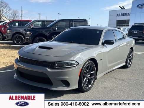 Used 2023 Dodge Charger R/T w/ Blacktop Package image 8