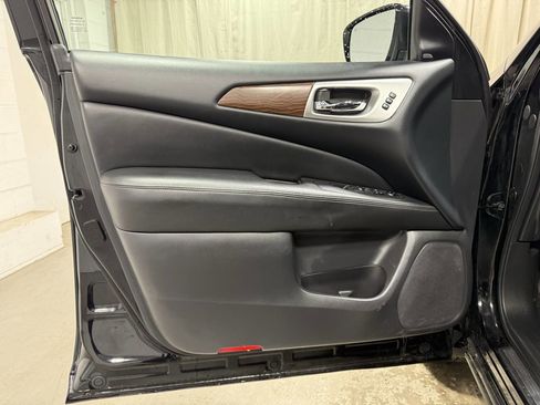 Used 2017 Nissan Pathfinder Platinum image 8
