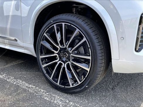 New 2026 Volvo XC90 B6 Plus w/ Protection Package Premier AWD/4WD image 14