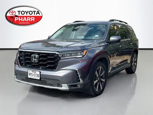 Used 2025 Honda Pilot Touring image 1