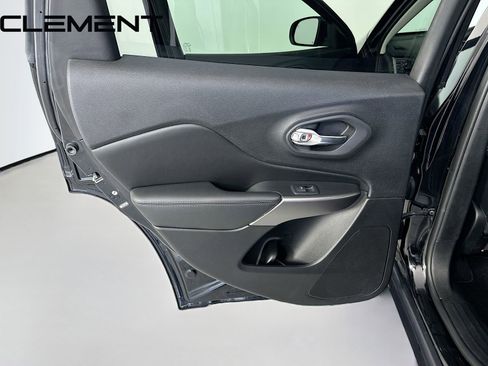 Used 2020 Jeep Cherokee Limited AWD/4WD image 32