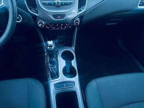 Used 2018 Chevrolet Cruze LT w/ Convenience Package image 21