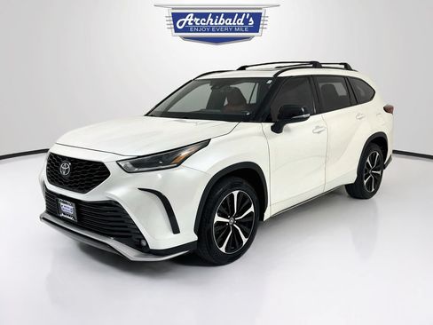 Used 2021 Toyota Highlander XSE AWD/4WD image 3