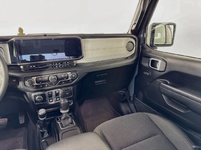 Used 2025 Jeep Wrangler Sport AWD/4WD image 25