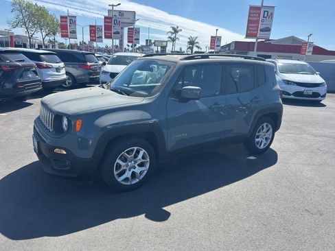 Used 2018 Jeep Renegade Latitude image 3