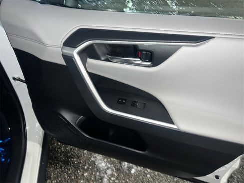 Used 2024 Toyota RAV4 Limited image 17