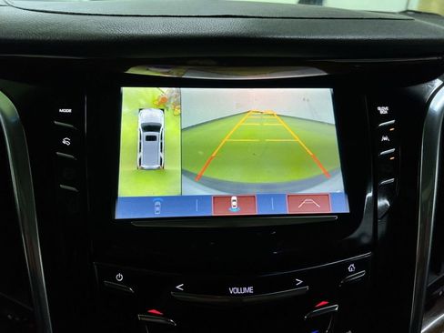 Used 2017 Cadillac Escalade ESV Luxury AWD/4WD image 21