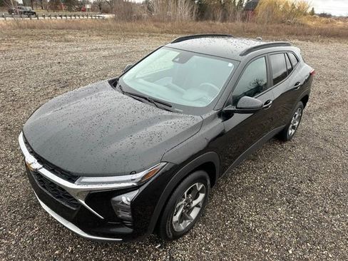 Used 2025 Chevrolet Trax LT image 27