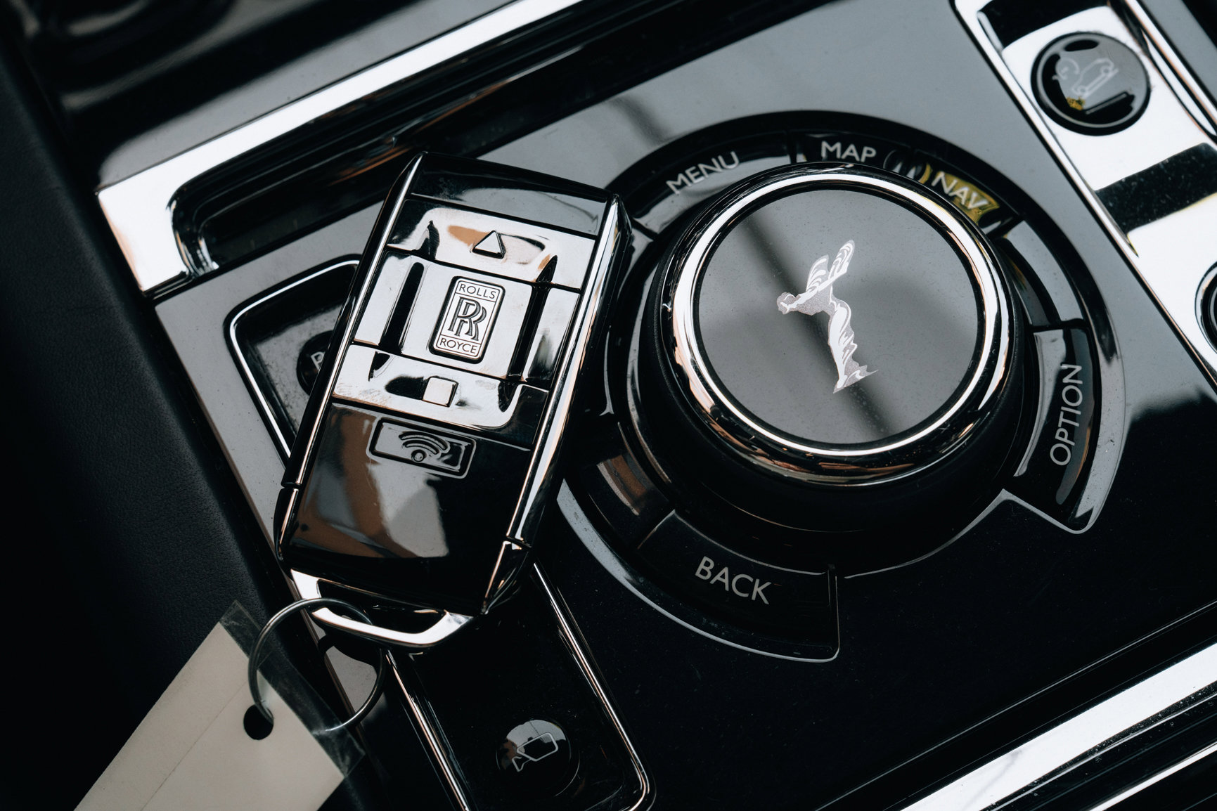 Used 2023 Rolls-Royce Cullinan w/ Technology Package AWD/4WD image 34