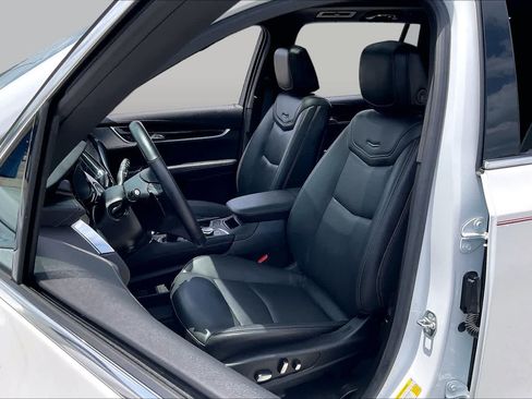 Used 2024 Cadillac XT6 Premium Luxury w/ LPO, Floor Liner Package FWD image 8