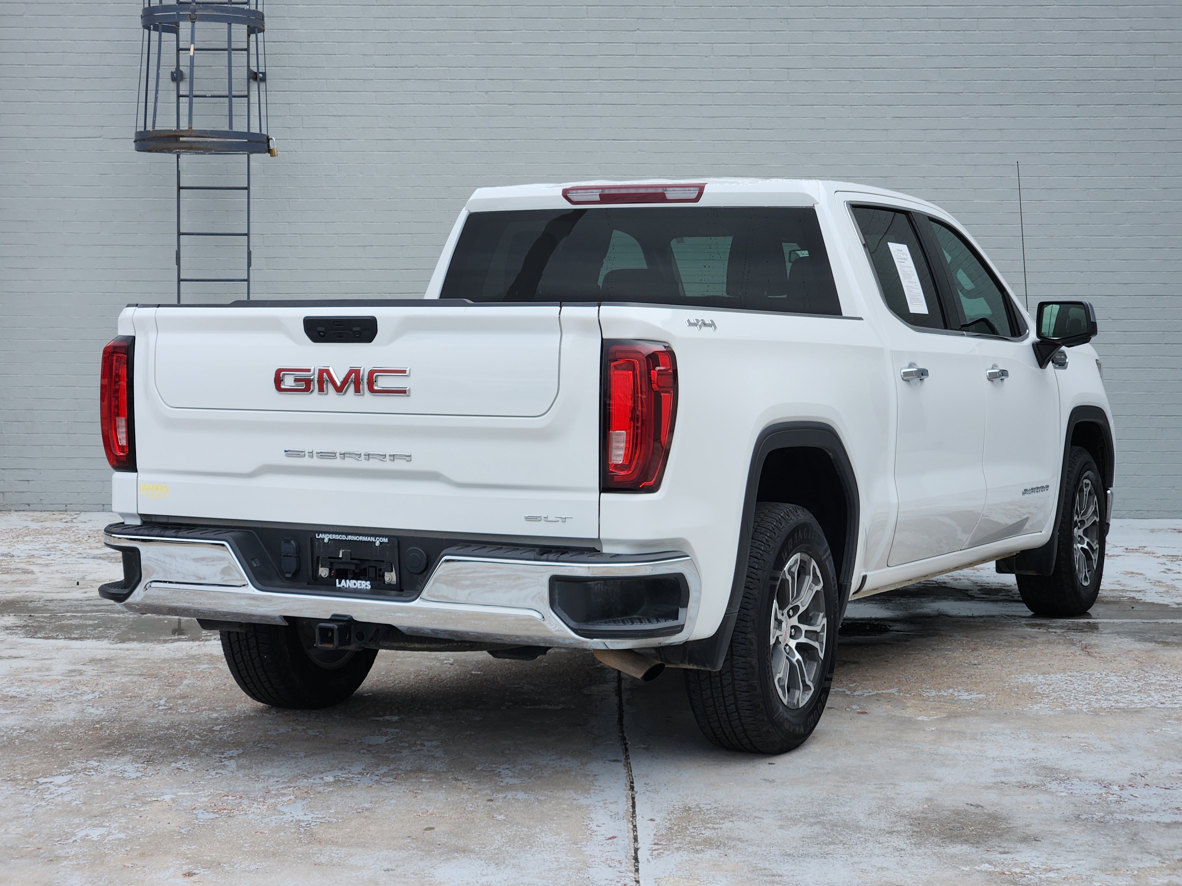 Used 2025 GMC Sierra 1500 SLT AWD/4WD image 8