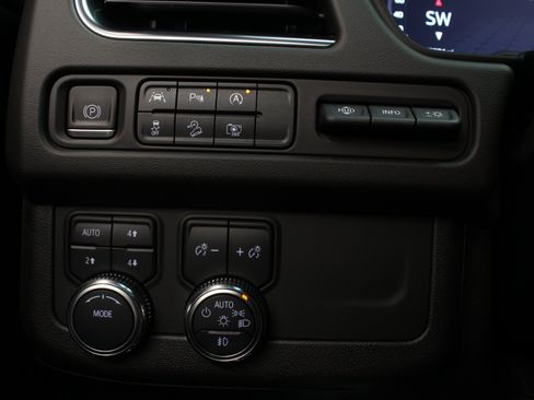 Used 2023 GMC Yukon XL AT4 w/ Technology Package AWD/4WD image 77