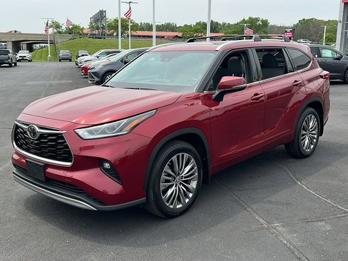 Certified 2021 Toyota Highlander Platinum image 7