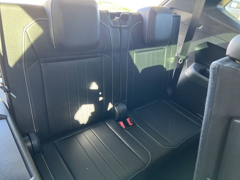 Certified 2022 Volkswagen Tiguan SE R-Line image 30