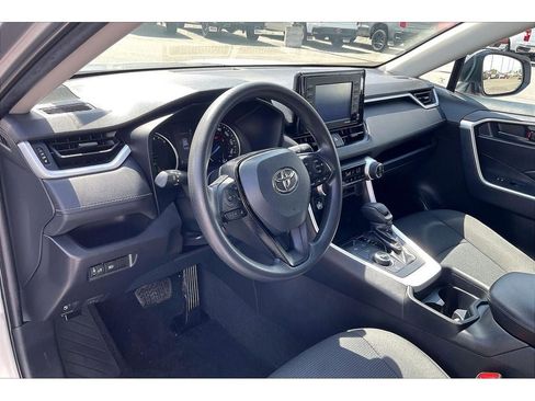 Used 2021 Toyota RAV4 LE AWD/4WD image 16