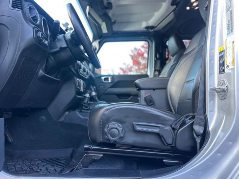 Used 2022 Jeep Wrangler Unlimited Sahara w/ Cold Weather Group image 18