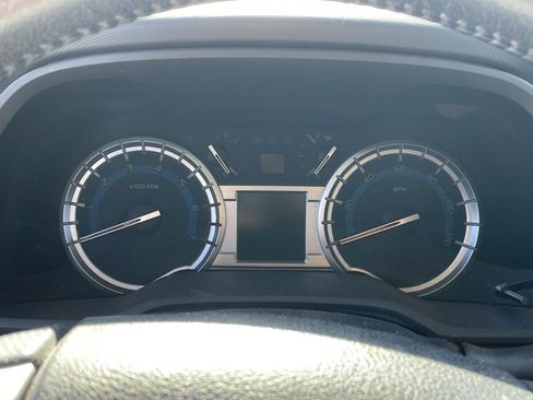 Used 2015 Toyota 4Runner SR5 image 6