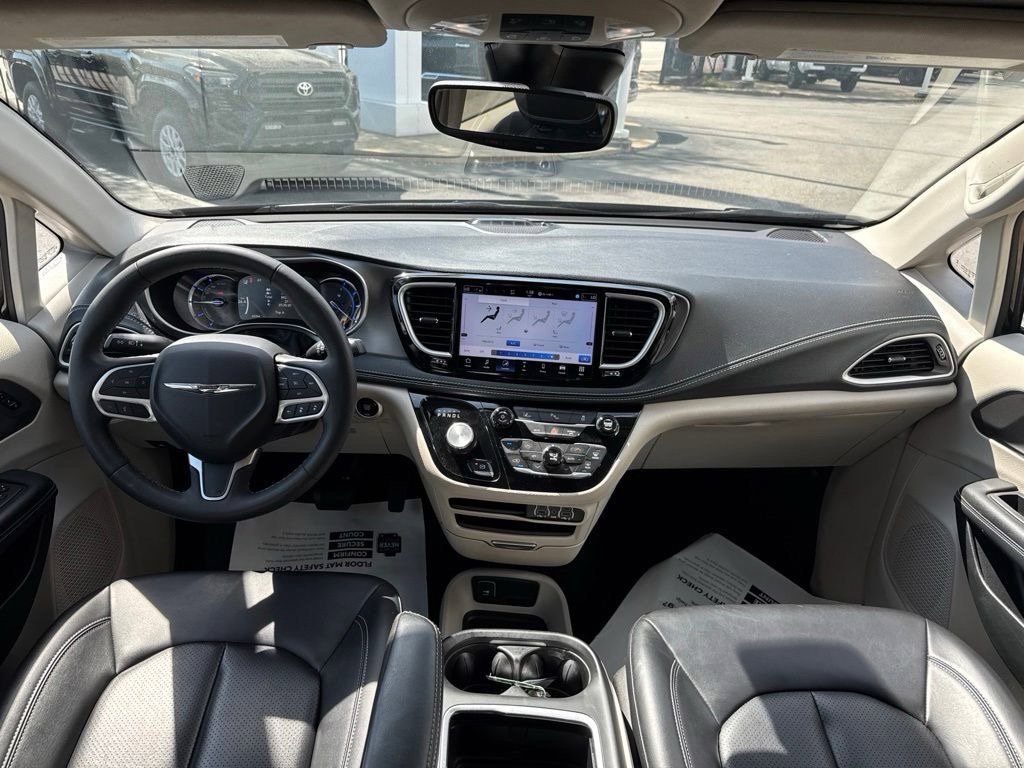 Used 2024 Chrysler Pacifica Limited FWD image 36
