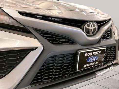 Used 2021 Toyota Camry SE w/ Cold Weather Package FWD image 29