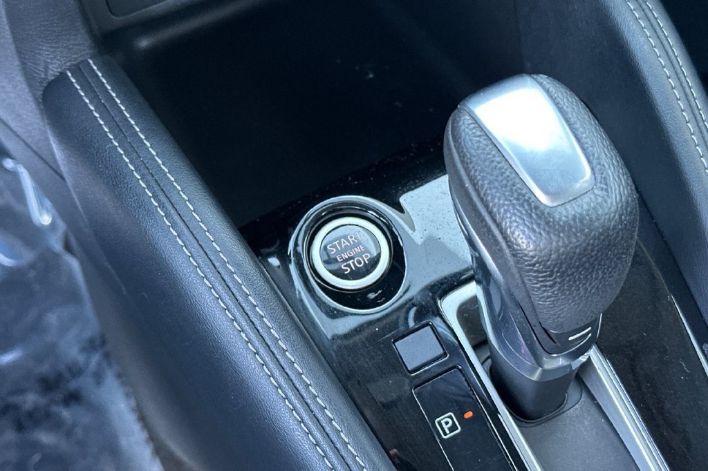 Used 2019 Nissan Kicks SR w/ SR Premium Package FWD image 21