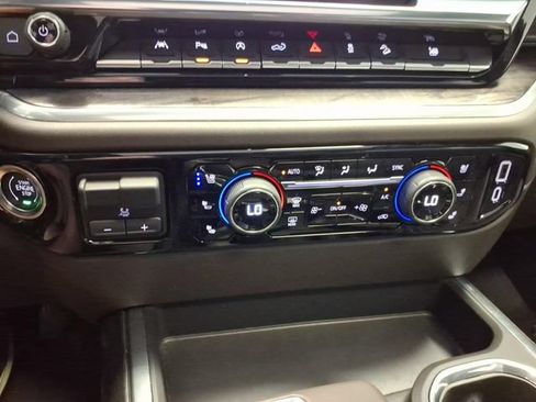 Used 2025 Chevrolet Silverado 1500 LTZ w/ LTZ Premium Package AWD/4WD image 26