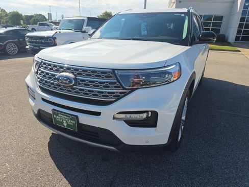 Used 2023 Ford Explorer Limited w/ Equipment Group 301A RWD image 4