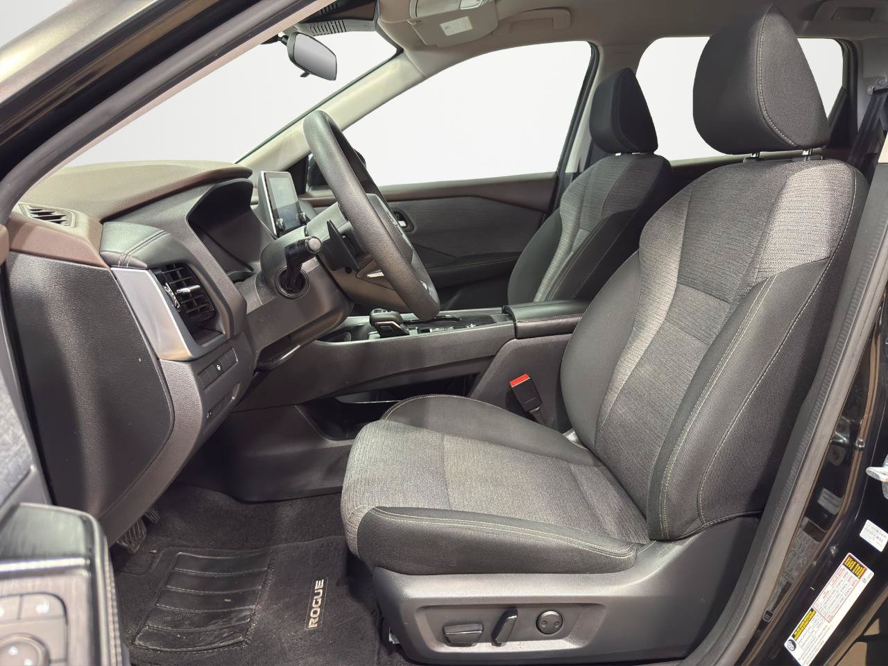Used 2022 Nissan Rogue SV FWD image 11