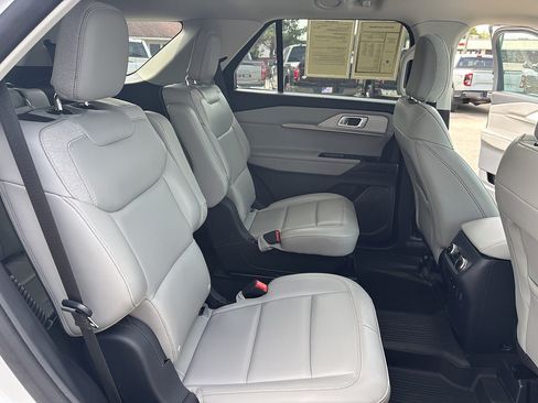 Used 2025 Ford Explorer Active w/ Active Comfort Package AWD/4WD image 17