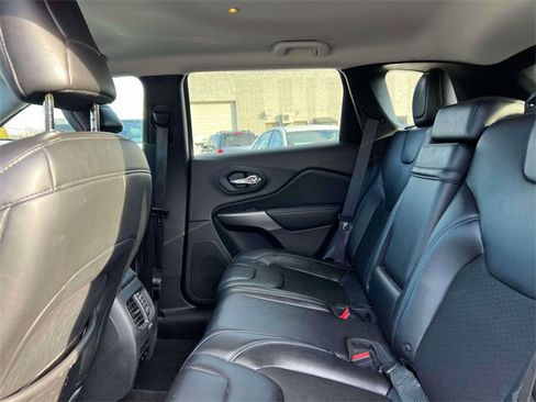 Used 2019 Jeep Cherokee Latitude Plus image 12