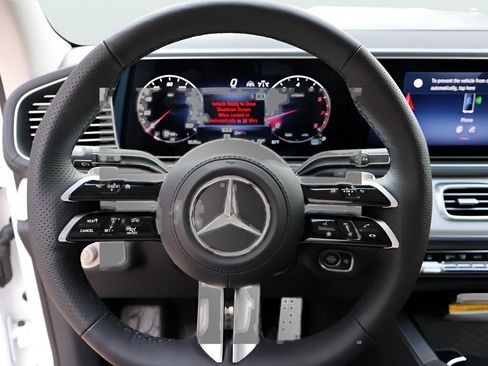 Used 2025 Mercedes-Benz GLS 450 4MATIC image 33