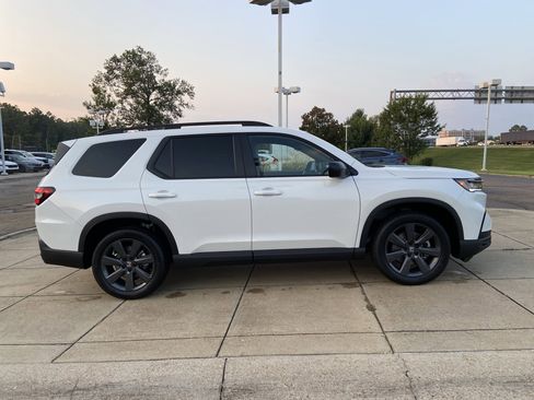 New 2025 Honda Pilot Sport image 12