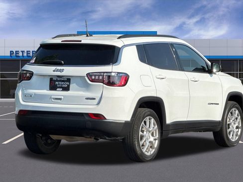 Used 2024 Jeep Compass Latitude AWD/4WD image 4