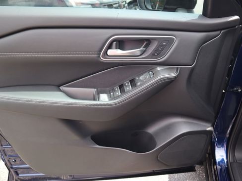 New 2025 Nissan Rogue Platinum w/ Platinum Premium Package image 18