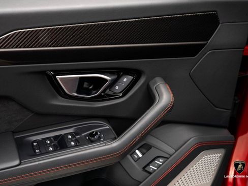 Used 2023 Lamborghini Urus S image 26