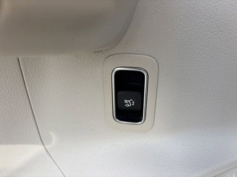 Used 2021 Mercedes-Benz GLA 250 4MATIC image 23