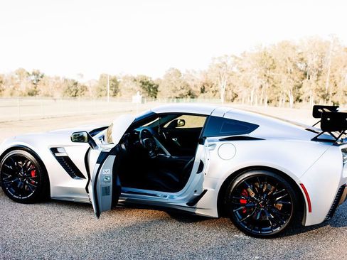 Used 2016 Chevrolet Corvette Z06 w/ 2LZ Preferred Equipment Group image 8