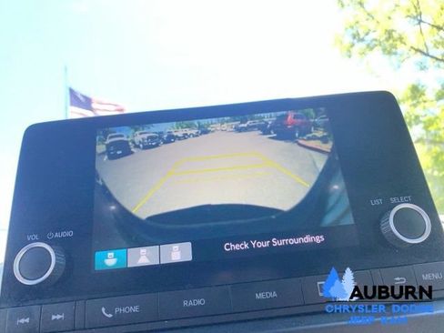 Used 2023 Honda Pilot LX image 43