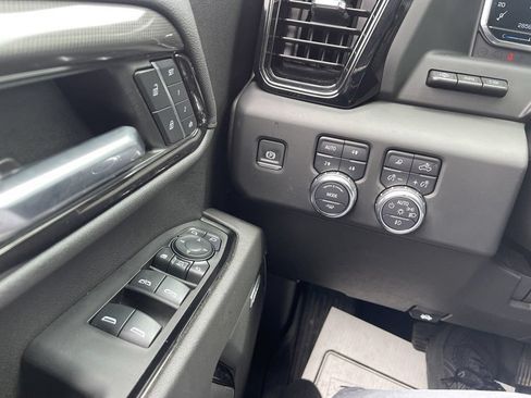 Used 2024 GMC Sierra 2500 AT4 w/ AT4 Premium Plus Package AWD/4WD image 12