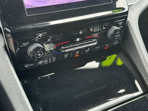 Certified 2024 Jeep Grand Cherokee L Laredo image 21