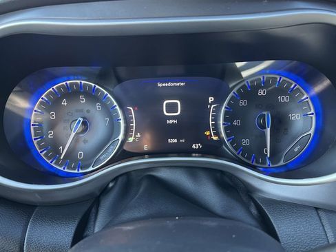 Used 2026 Chrysler Pacifica Select image 29