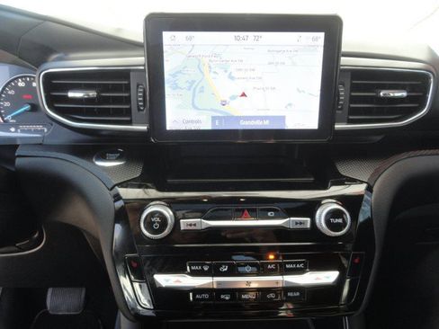 Used 2023 Ford Explorer ST-Line AWD/4WD image 18