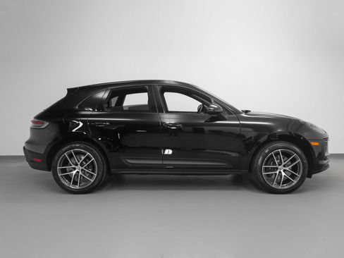 Used 2025 Porsche Macan image 10