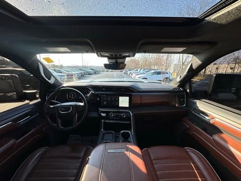 Used 2024 GMC Sierra 2500 Denali Ultimate image 2