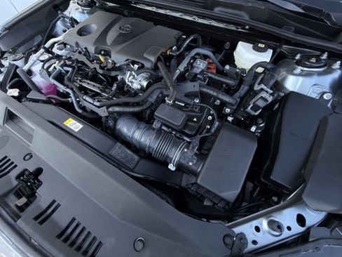 Used 2025 Toyota Camry SE FWD image 31