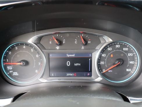 Used 2023 Chevrolet Traverse LT FWD image 16