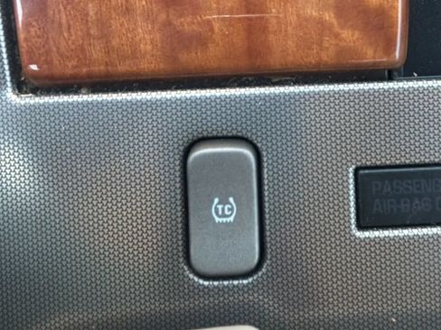 Used 2005 Cadillac XLR RWD image 23