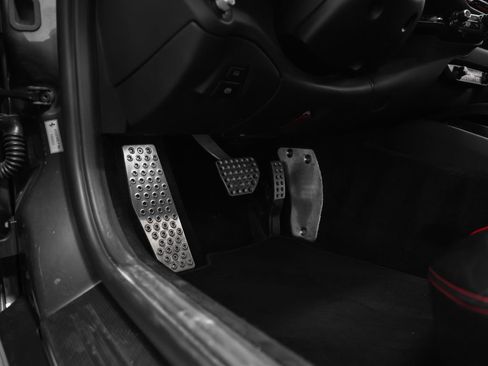 Certified 2018 Ferrari 812 Superfast image 43