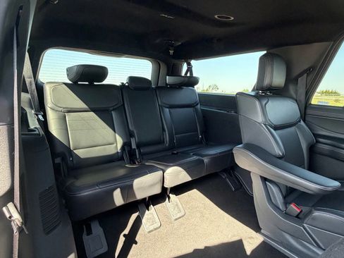 Used 2025 Ford Expedition Max Platinum w/ Stealth Appearance Package AWD/4WD image 33
