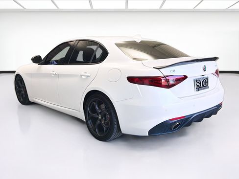 Used 2017 Alfa Romeo Giulia Ti w/ TI 19" Sport Package RWD image 6